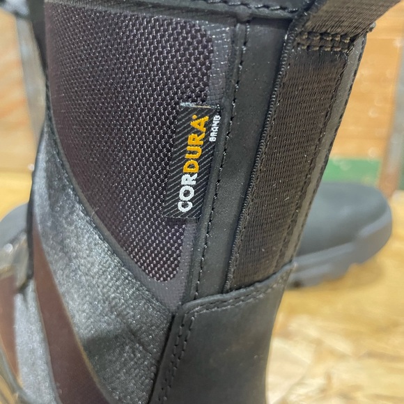 Brand new Timberland field guide boot. Black suede/nylon combination. Size 8.5 - Picture 6 of 7